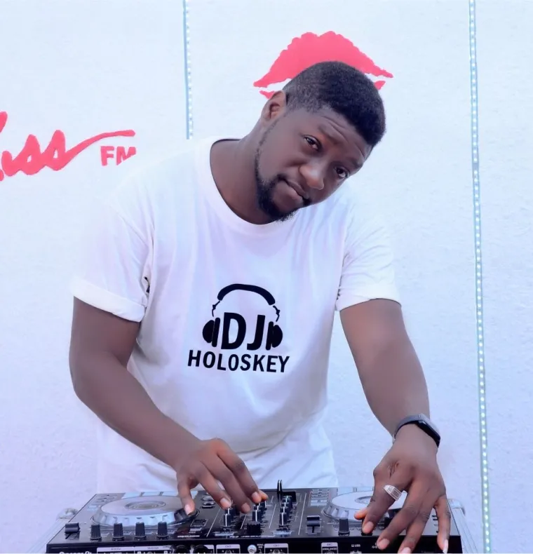 Dj Holesky