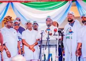 TOMPOLO RALLIES TARABA FOR TINUBU, DONATES 25 CAMPAIGN VEHICLES